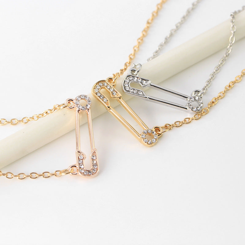 New Fashion Letter Uo Necklace Wild Hollow Diamond Pin Pendant Necklace Wholesale