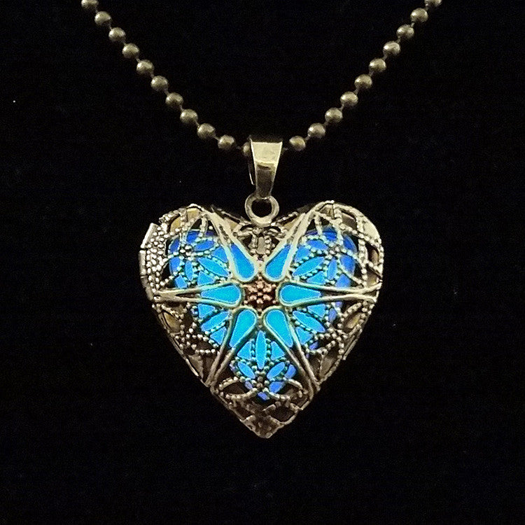 Hot-selling  Hollow Heart-shaped Luminous Necklace Wholesale Gooddiy