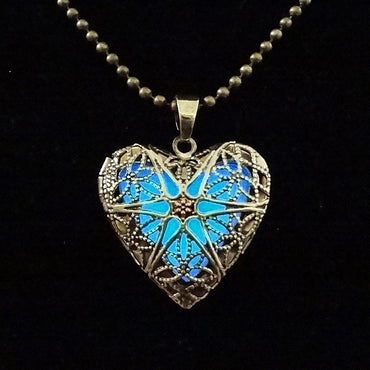 Hot-selling  Hollow Heart-shaped Luminous Necklace Wholesale Gooddiy