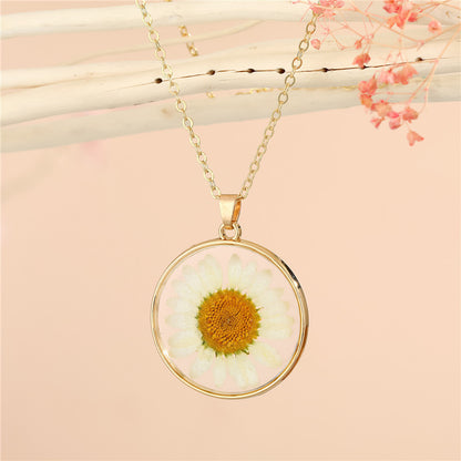 Retro Simple Daisy Pendant Resin Necklace