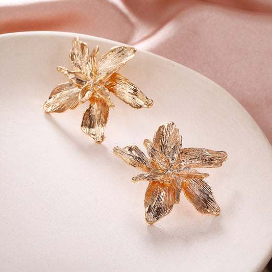 Simple Metallic Flower Three-dimensional Metal Petal Petal Earrings For Women Wholesales Yiwu De Moda Suppliers China