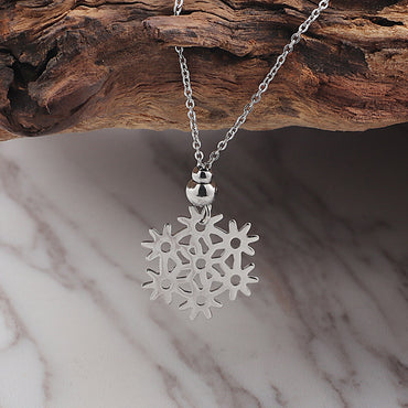 Factory Wholesale Korean Style Simple Hollow Snowflake Set Xiaoqing New Steel Color Snowflake Clavicle Chain Creative Accessories