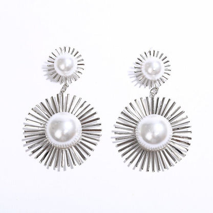 European And American Cross-border Popular Fashion Pearl Earrings Round Metal Hollow Flower Earrings Female Catwalk Style Earrings