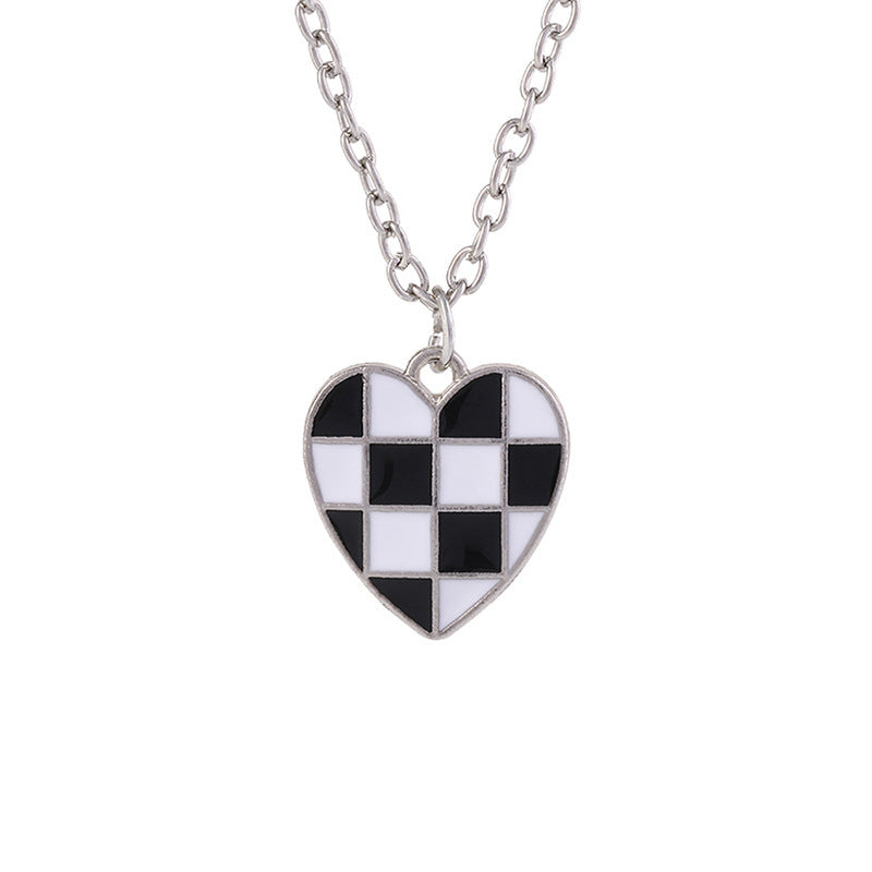 New Peach Heart Dripping Oil Checkerboard Lattice Alloy Necklace Wholesale