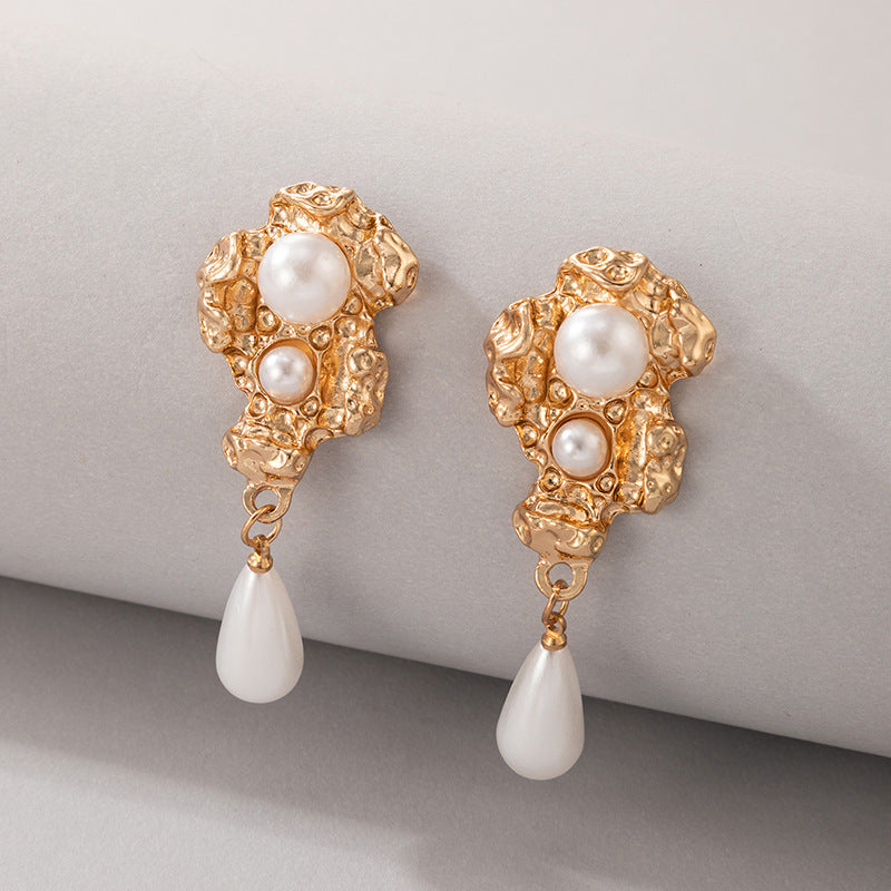 Fashion Pearl Heart-shaped Inlaid Rhinestone Hollow Earrings