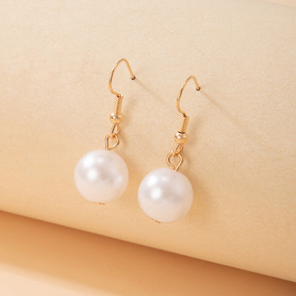 Fashion Pearl Heart-shaped Inlaid Rhinestone Hollow Earrings