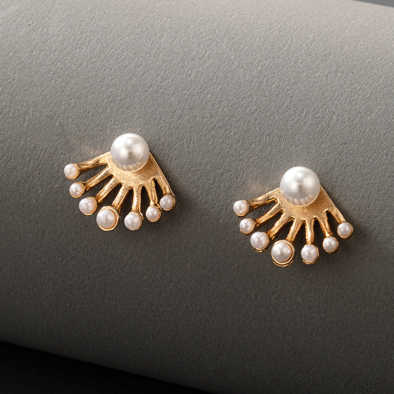 Fashion Pearl Heart-shaped Inlaid Rhinestone Hollow Earrings