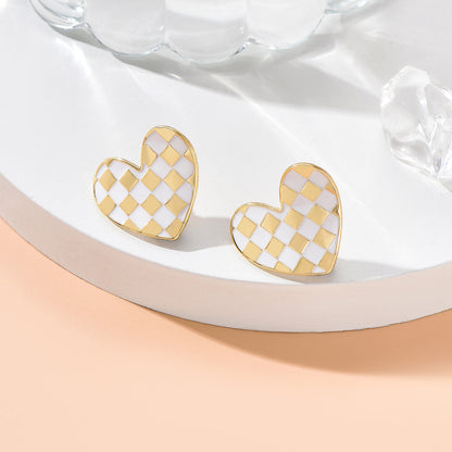 1 Pair Elegant Cute Korean Style Houndstooth Heart Shape Alloy Ear Studs