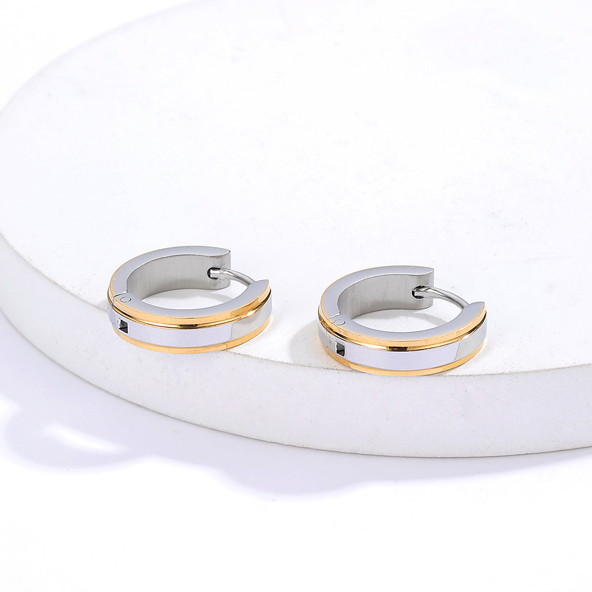 Simple Stainless Steel Electroplated 18k Gold Retro Earrings