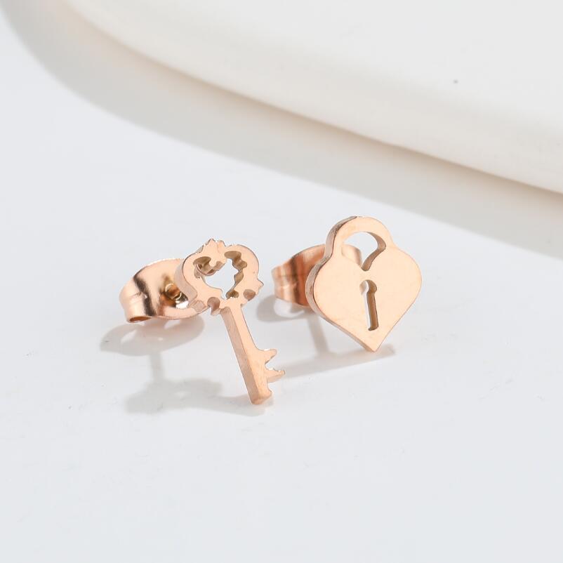 1 Pair Fashion Heart Shape Key Lightning Titanium Steel Plating Ear Studs