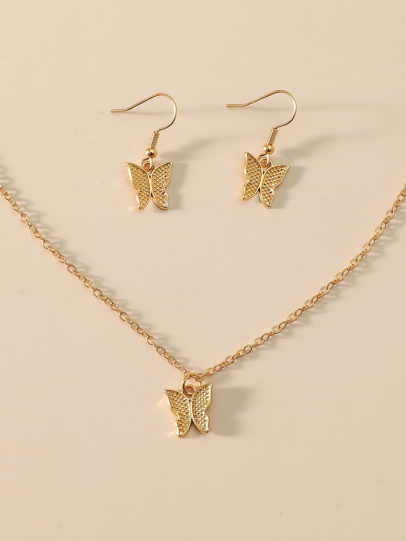 Sweet Butterfly Alloy Gold Plated Women's Earrings Necklace