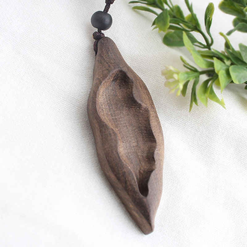 Simple Style Irregular Wood Handmade Women's Pendant Necklace 1 Piece