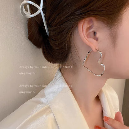 Fashion Triangle Heart Shape Bow Knot Alloy Plating Inlay Rhinestones Pearl Women's Earrings 1 Pair