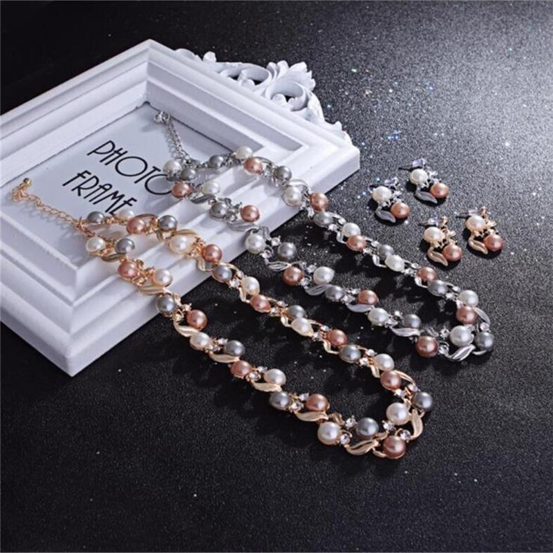 Fashion Geometric Alloy Inlay Artificial Pearls Rhinestones Women's Necklace 1 Set