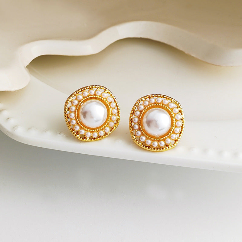 Retro Round Alloy Plating Inlay Pearl Women's Ear Studs 1 Pair