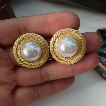 Retro Round Alloy Plating Artificial Pearls Women's Ear Studs 1 Pair