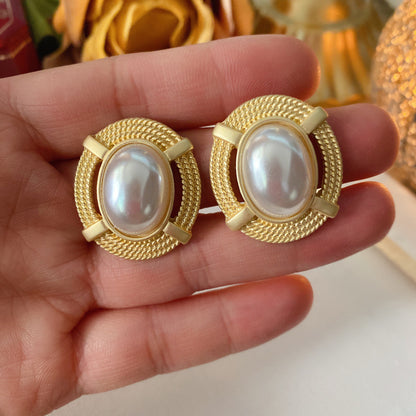 Retro Round Alloy Plating Artificial Pearls Women's Ear Studs 1 Pair