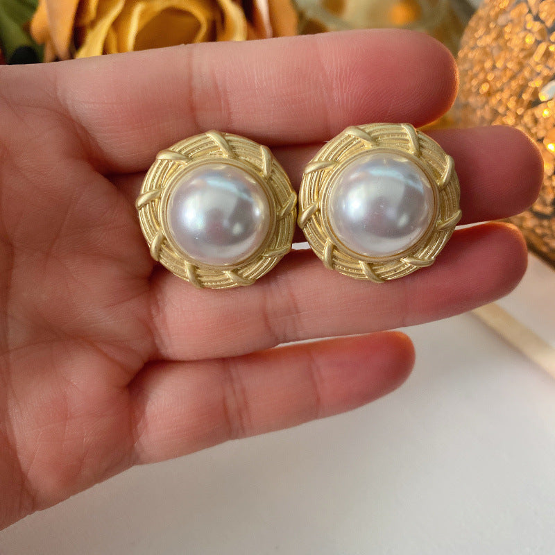 Retro Round Alloy Plating Artificial Pearls Women's Ear Studs 1 Pair