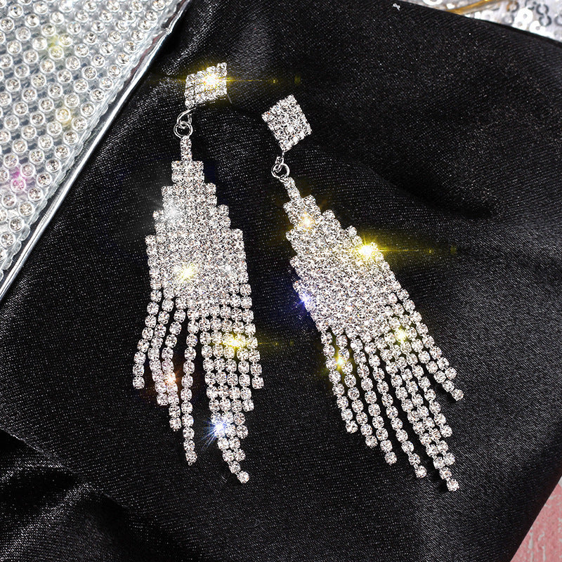 1 Pair Fashion Tassel Inlay Alloy Artificial Diamond Drop Earrings