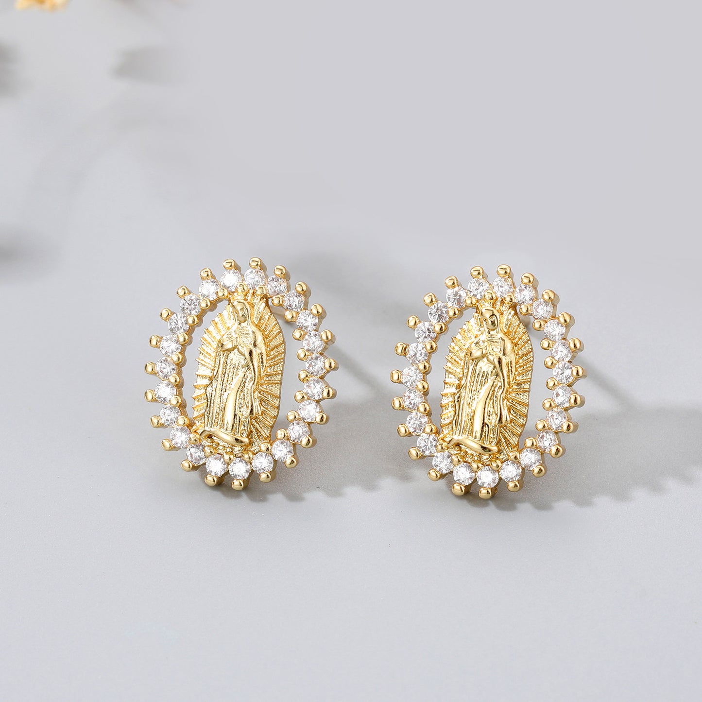 Fashion Round Copper Inlay Zircon Ear Studs 1 Pair