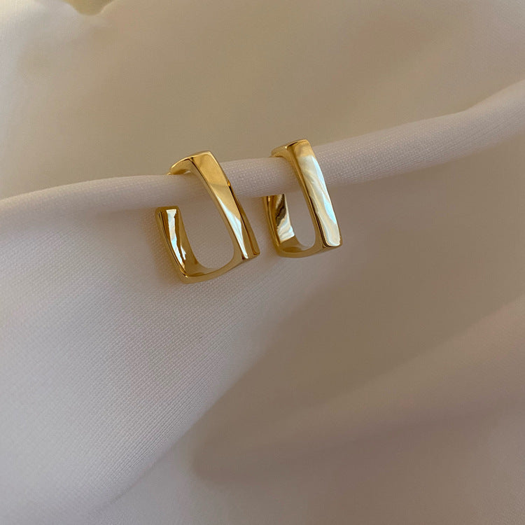 1 Pair Elegant Geometric Letter Copper Plating Inlay Artificial Pearls Zircon Earrings