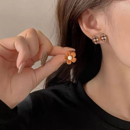 Simple Style Leaf Alloy Inlay Zircon Women's Earrings Ear Studs