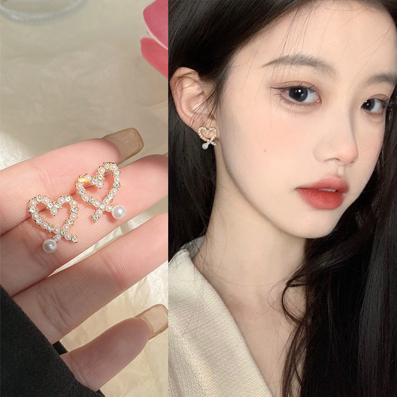 Simple Style Leaf Alloy Inlay Zircon Women's Earrings Ear Studs