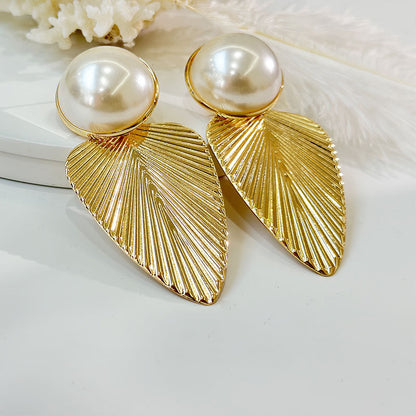 1 Pair Lady Flower Alloy Plating Inlay Artificial Pearls Women's Drop Earrings