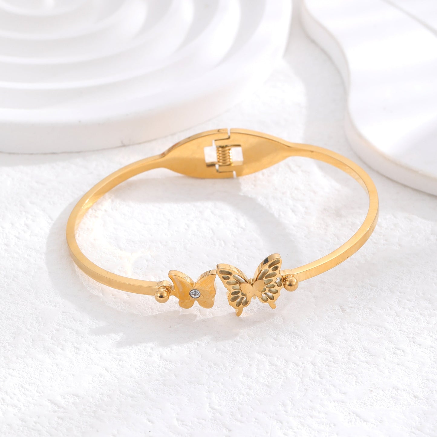 Wholesale Retro Round Snake Butterfly Titanium Steel 24k Gold Plated Rhinestones Bangle