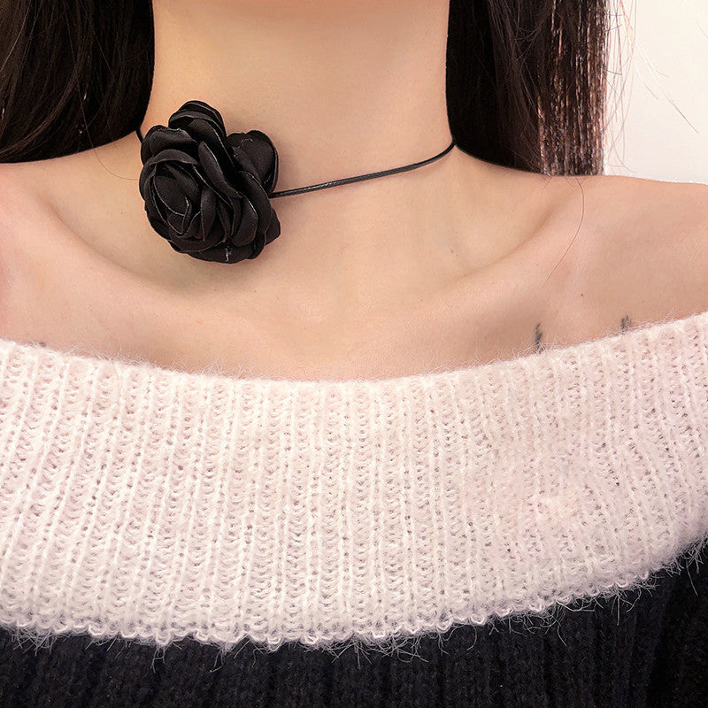 Retro Flower Alloy Women's Choker