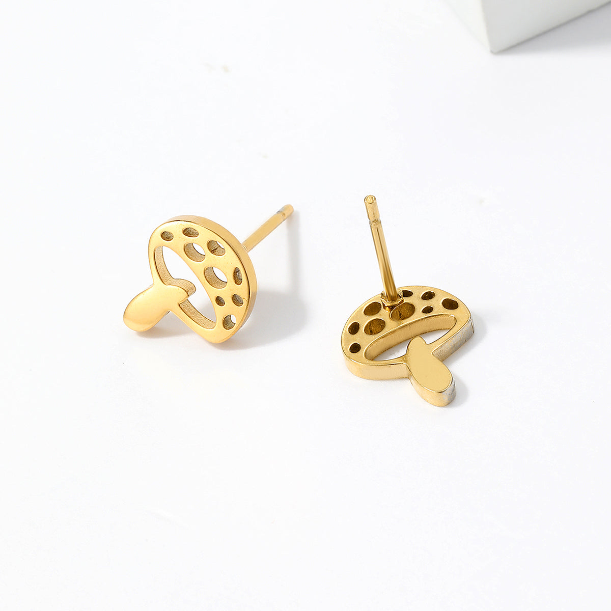 1 Pair Casual Preppy Style Simple Style Animal Ball Mushroom Stainless Steel Plating Hollow Out 18k Gold Plated Ear Studs