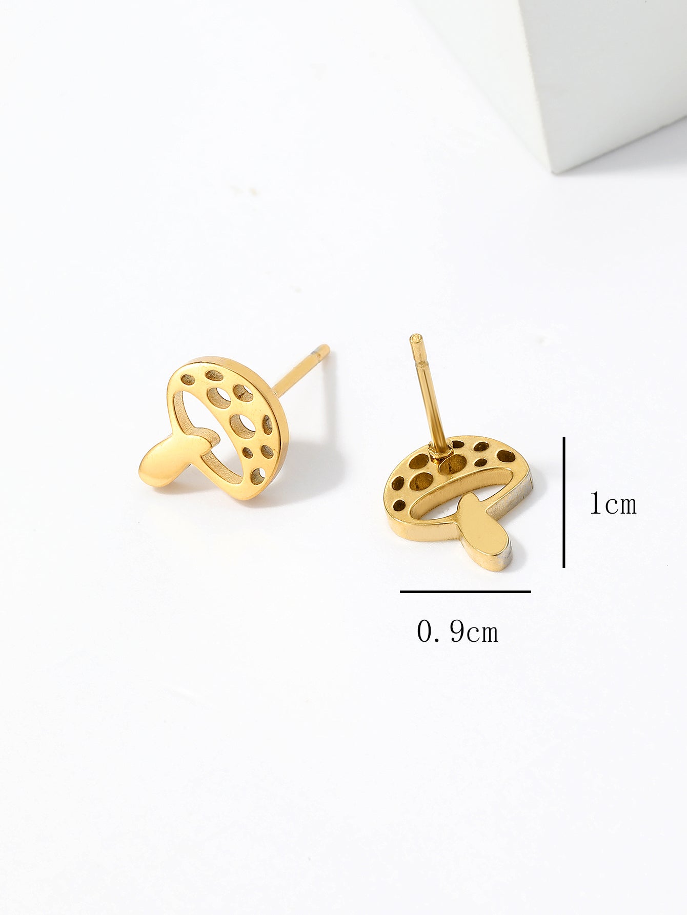 1 Pair Casual Preppy Style Simple Style Animal Ball Mushroom Stainless Steel Plating Hollow Out 18k Gold Plated Ear Studs