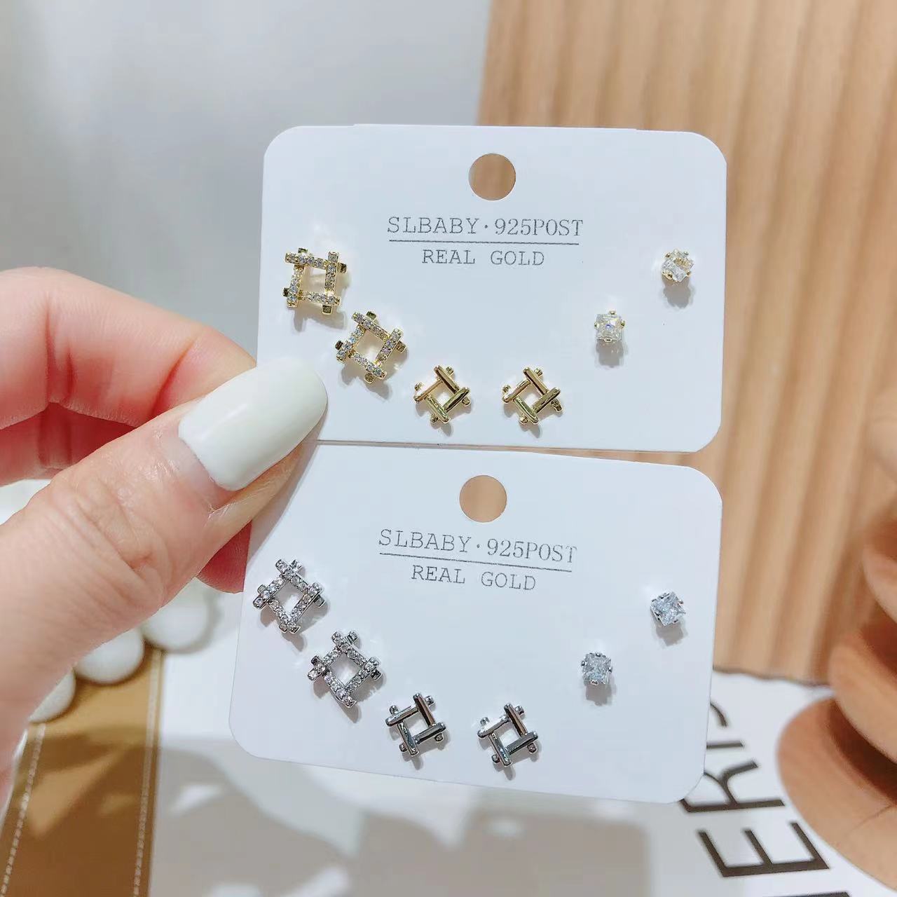 Simple Style Letter Flower Copper Plating Zircon Ear Studs 1 Set