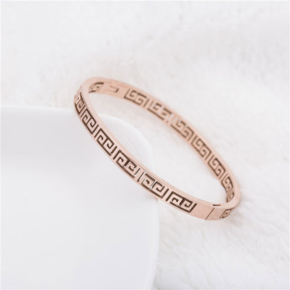 Simple Style Round Heart Shape Snake Titanium Steel Plating Inlay Rhinestones Shell 18k Gold Plated Bangle