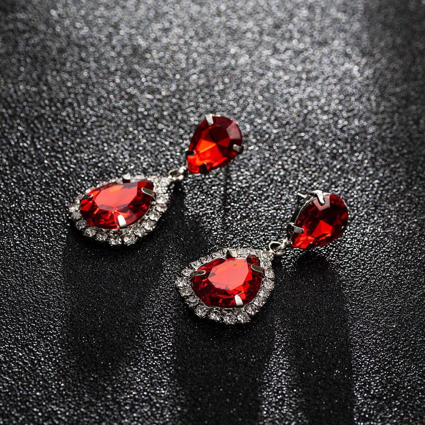 1 Pair Ins Style Shiny Water Droplets Inlay Artificial Crystal Rhinestone Crystal Rhinestones Drop Earrings