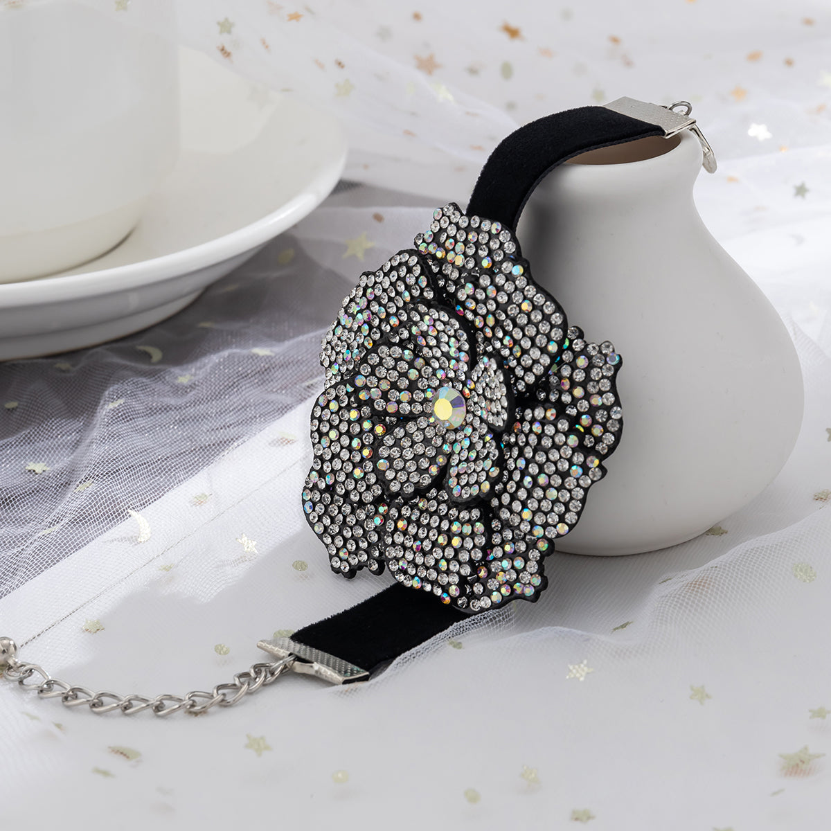 Glam Retro Exaggerated Flower Cloth Inlay Rhinestones Women's Bracelets Necklace