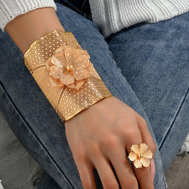 Glam Luxurious Simple Style Flower 18k Gold Plated Iron Wholesale Rings Bracelets