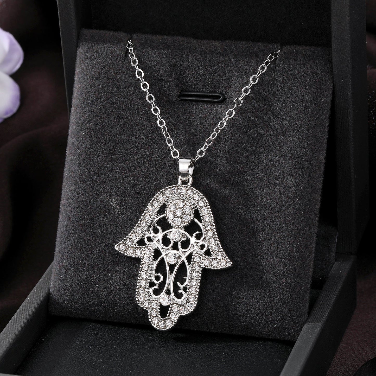 Casual Cool Style Devil's Eye Palm Heart Shape Alloy Hollow Out Inlay Rhinestones Women's Pendant Necklace