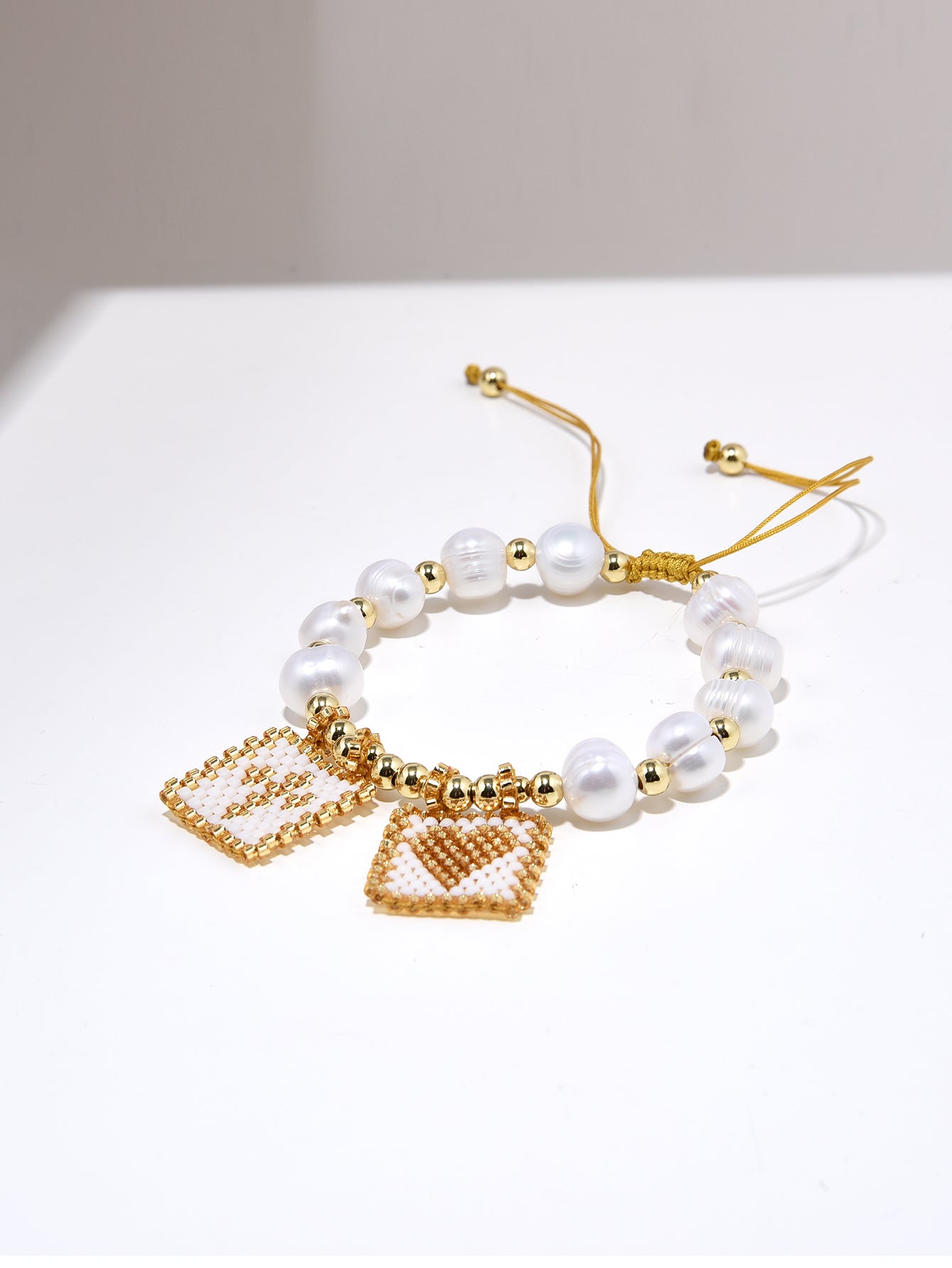 Elegant Simple Style Classic Style Cross Heart Shape Freshwater Pearl Plating Gold Plated Women's Bracelets