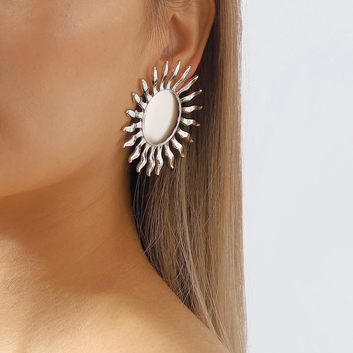 Elegant Retro Sun Iron Women's Ear Studs