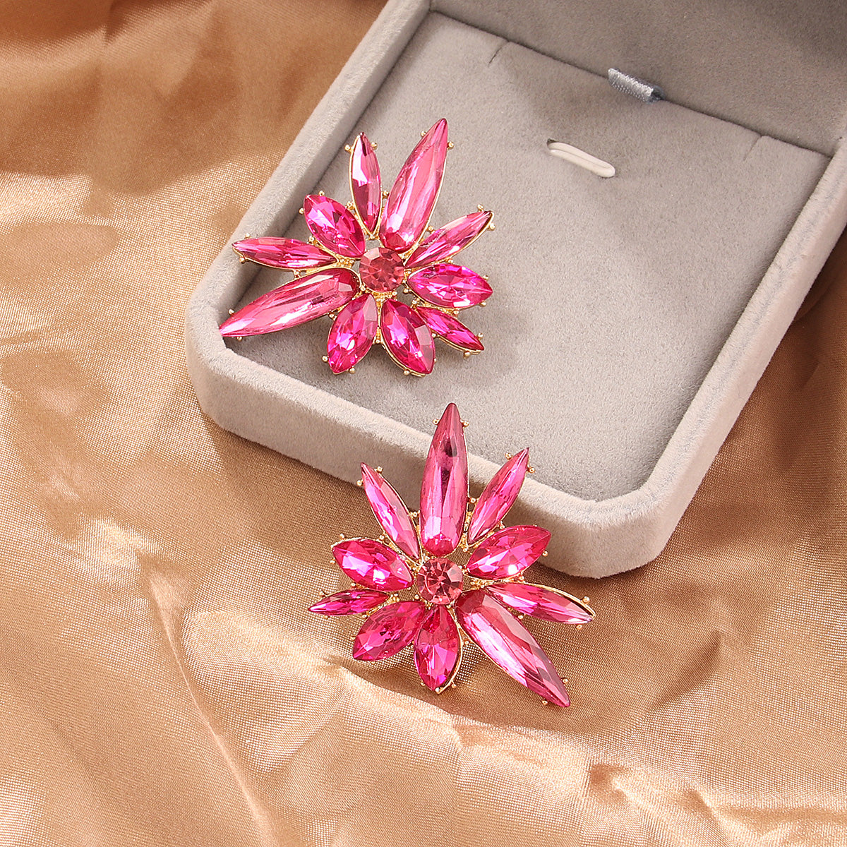 1 Pair Vintage Style Exaggerated Flower Plating Inlay Alloy Rhinestones Gold Plated Ear Studs