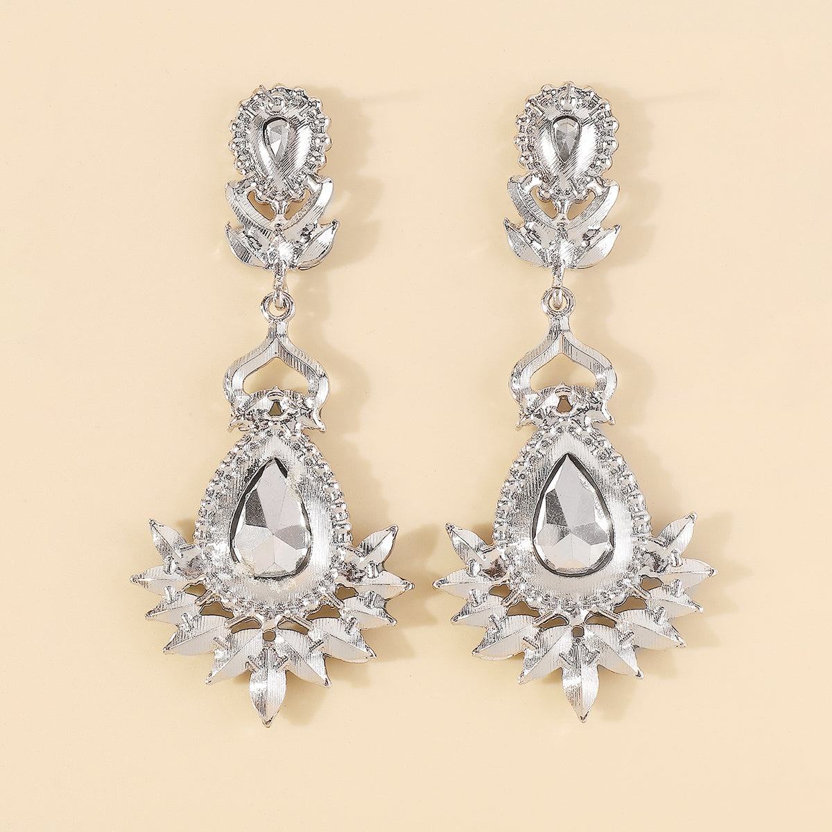 Elegant Vintage Style Shiny Geometric Alloy Inlay Rhinestones Women's Drop Earrings