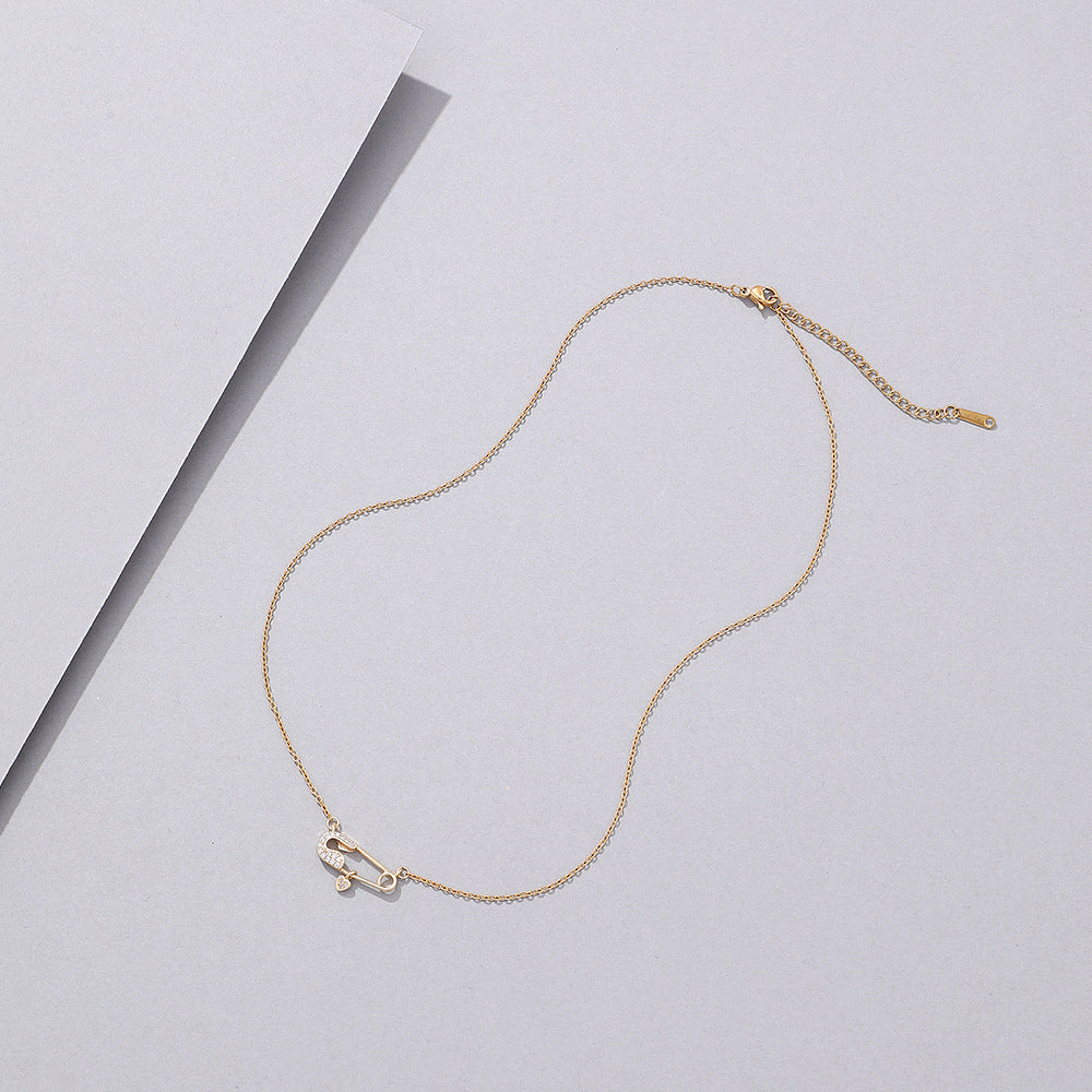 Simple Style Commute Paper Clip Alloy Plating Inlay Rhinestones Women's Pendant Necklace