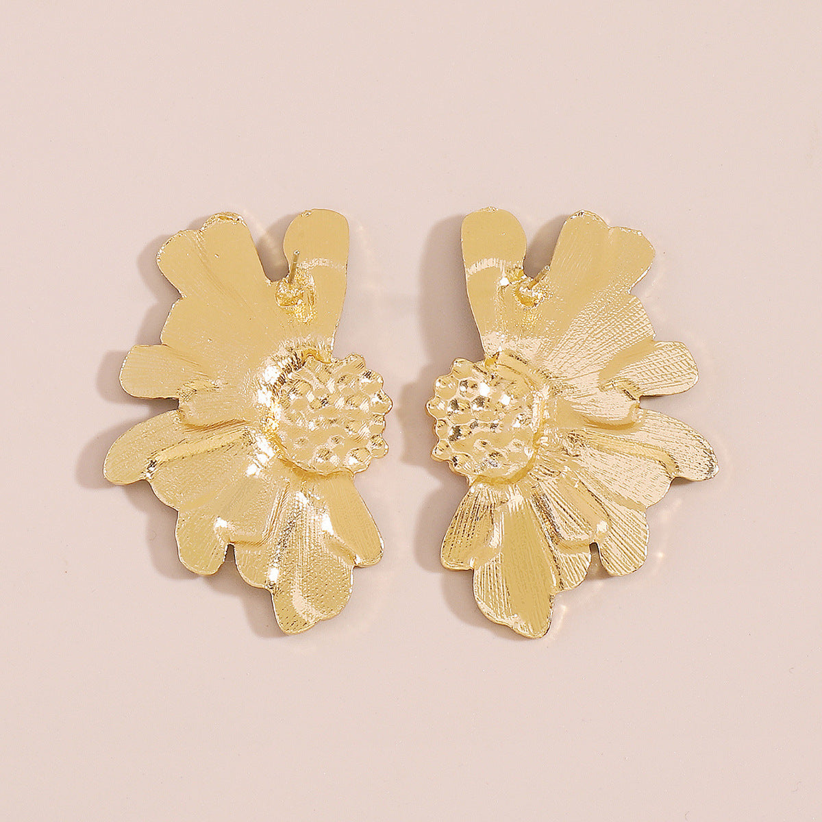 Elegant Vintage Style Sweet Flower Alloy Enamel Women'S Ear Studs