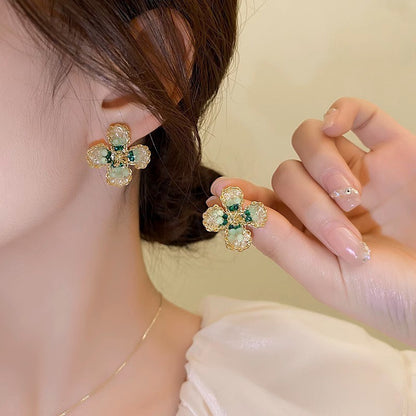 Retro Flower Copper Plating Inlay Artificial Gemstones Pearl Ear Studs 1 Pair