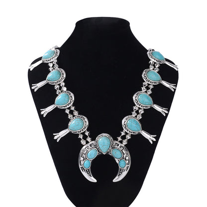 Elegant Geometric Moon Alloy Turquoise Women's Necklace