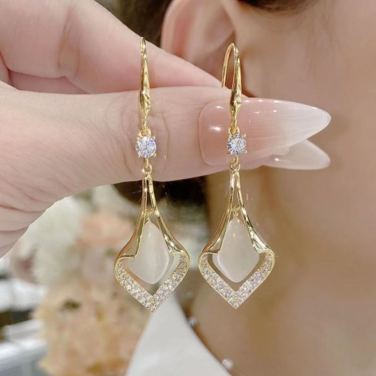 1 Pair Elegant Basic Lady Geometric Flower Butterfly Inlay Alloy Artificial Crystal Drop Earrings