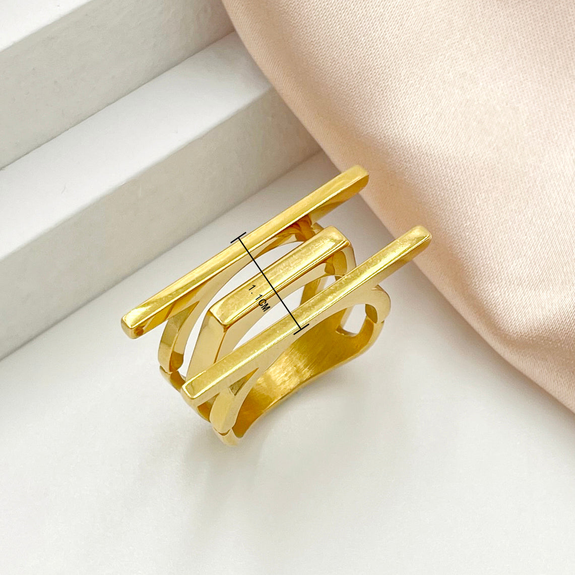 Artistic Solid Color Stainless Steel Gold Plated Rings In Bulk