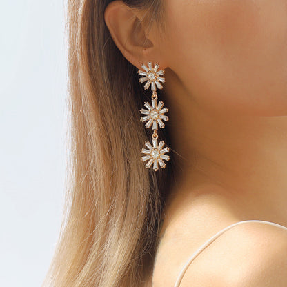 1 Pair Elegant Vintage Style Sweet Flower Inlay Alloy Artificial Diamond Drop Earrings