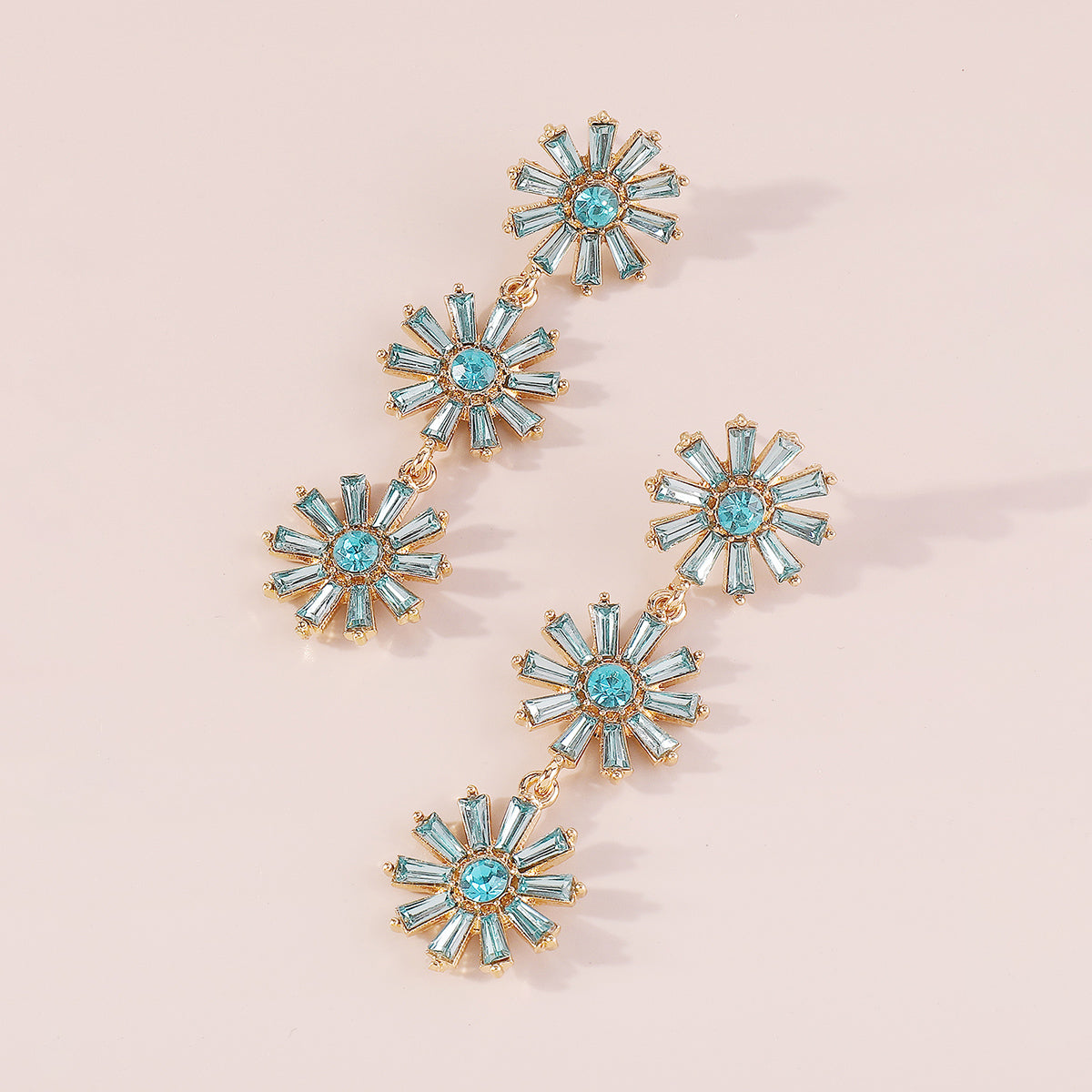 1 Pair Elegant Vintage Style Sweet Flower Inlay Alloy Artificial Diamond Drop Earrings